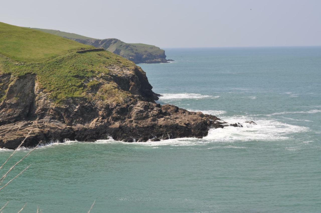 Отель Falmouth Bay Экстерьер фото