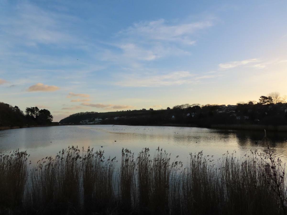 Отель Falmouth Bay Экстерьер фото